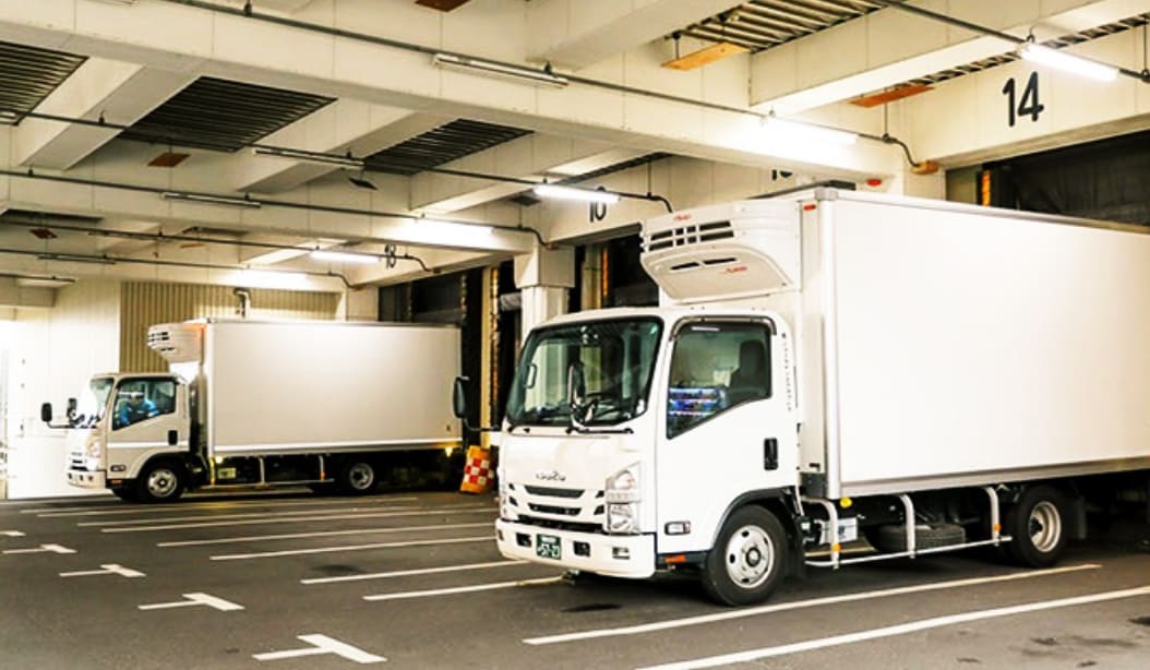 伊勢原営業所内